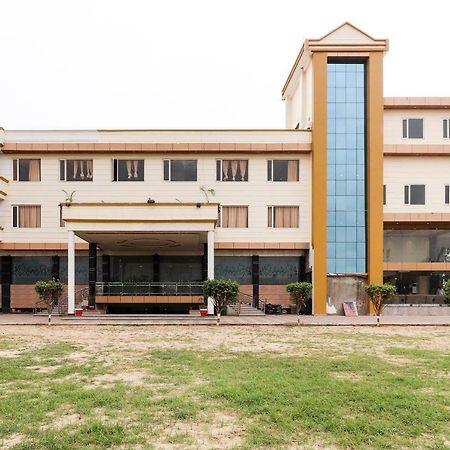 Oyo 39959 Hotel Bandhan Bahraich Exterior foto
